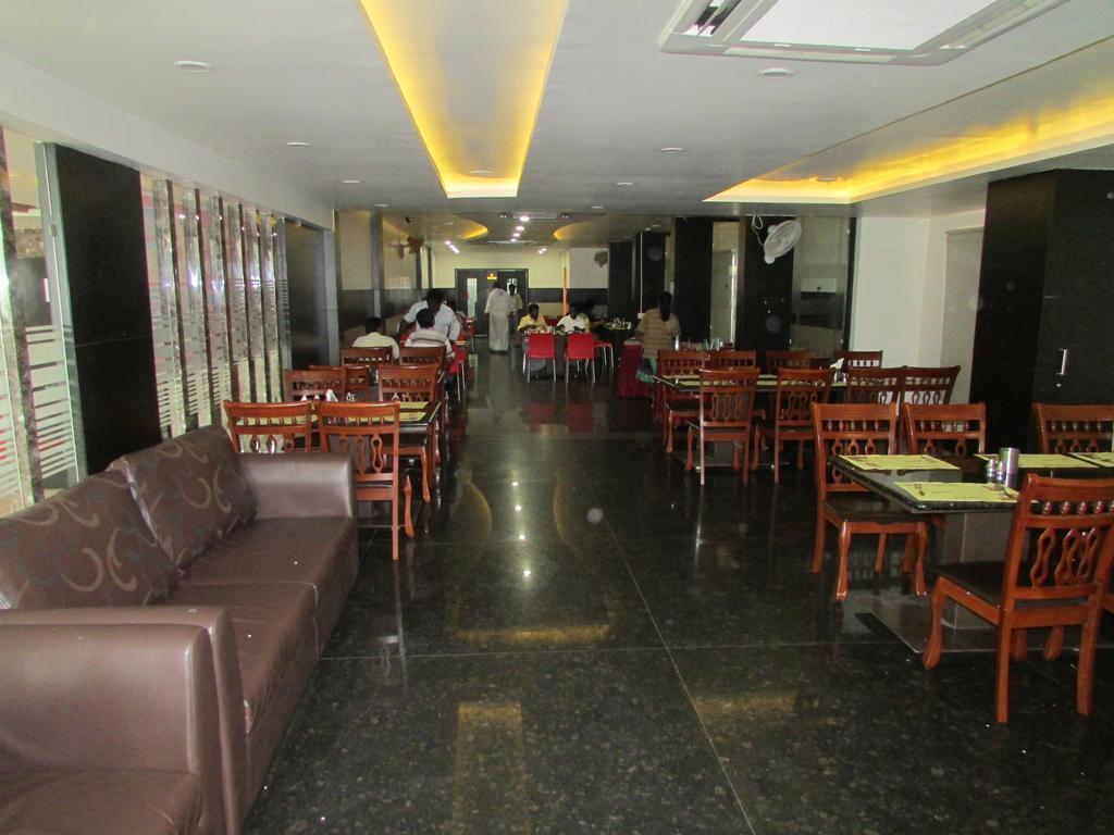 Sanu International Hotel Nāmakkal Kültér fotó