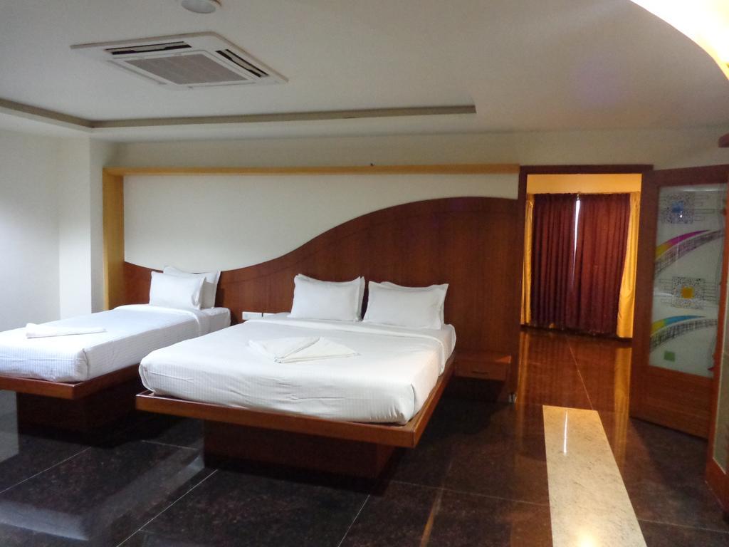Sanu International Hotel Nāmakkal Kültér fotó
